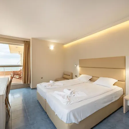 Perla First Line Apartment *