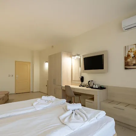 Perla First Line Apartment
